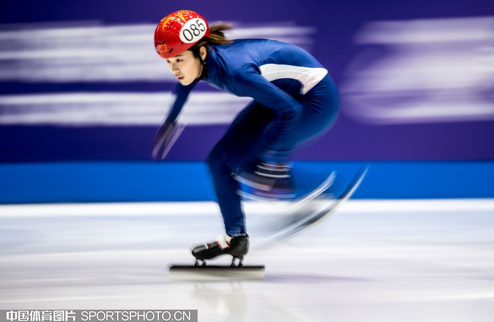 中国短道速滑队主教练李琰评价张楚桐用了两个字,"难得".