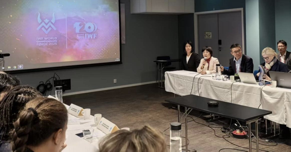 1006-举重2.jpg 1006-举重2.jpg