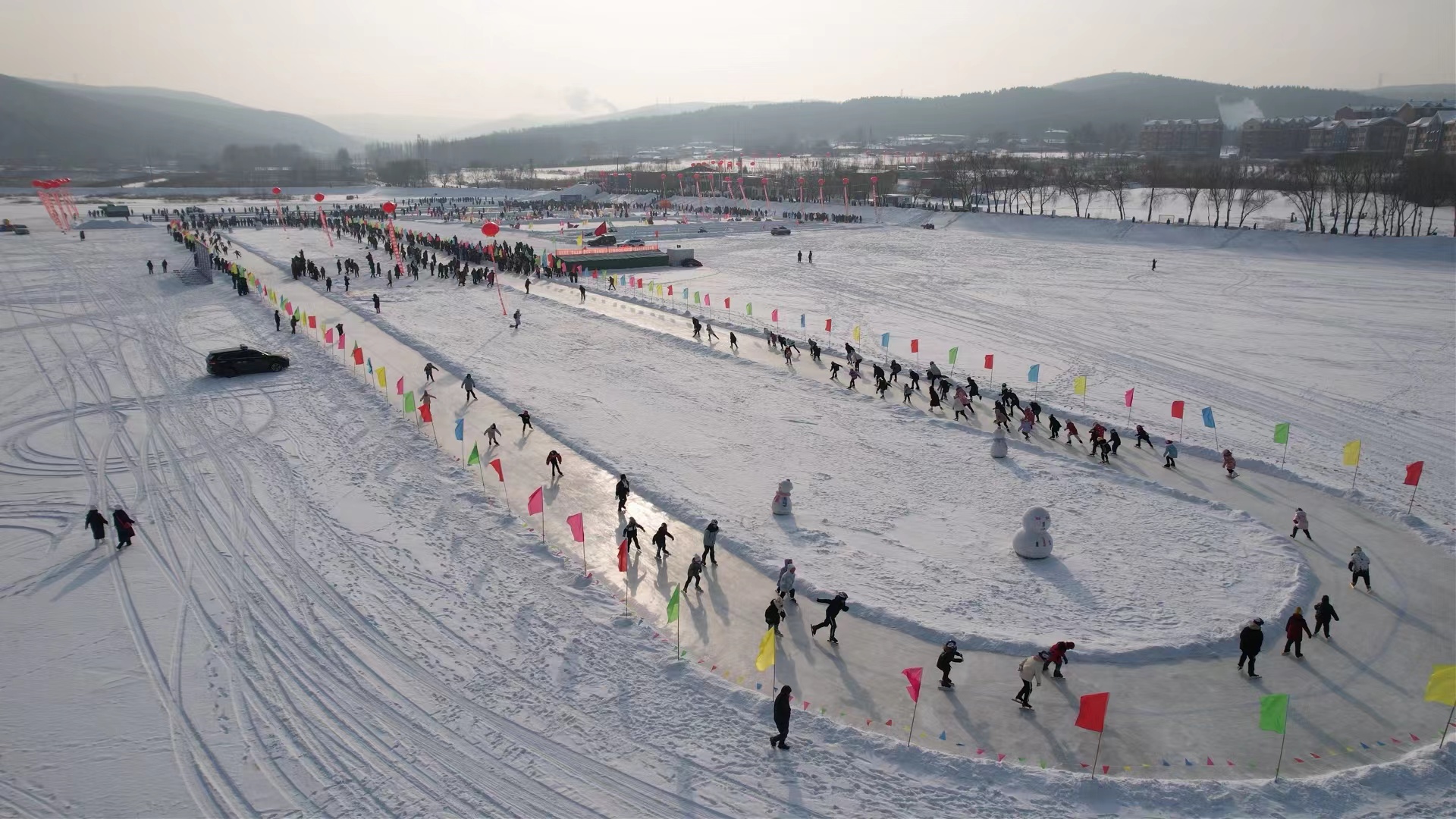 2023年12月在万宝湖上为第十届大众冰雪级新开辟的500米冰场.jpg