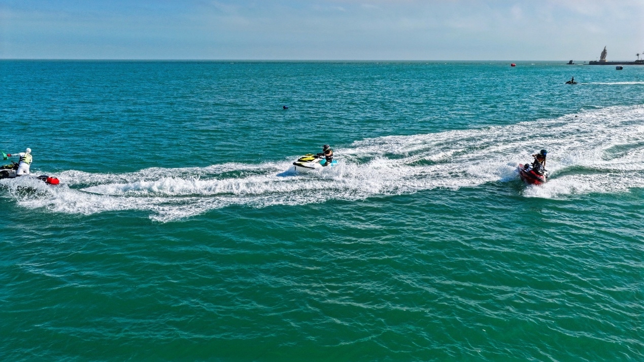 摩托艇2.jpg 摩托艇2.jpg