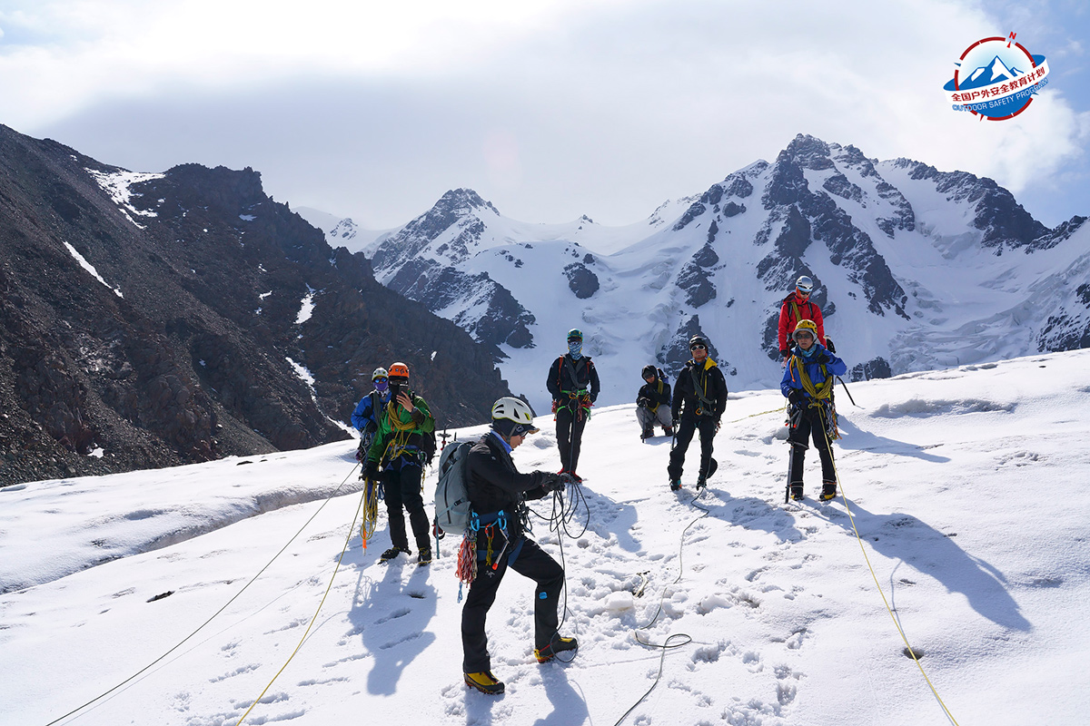高海拔攀登技能学习_1.jpg 高海拔攀登技能学习_1.jpg