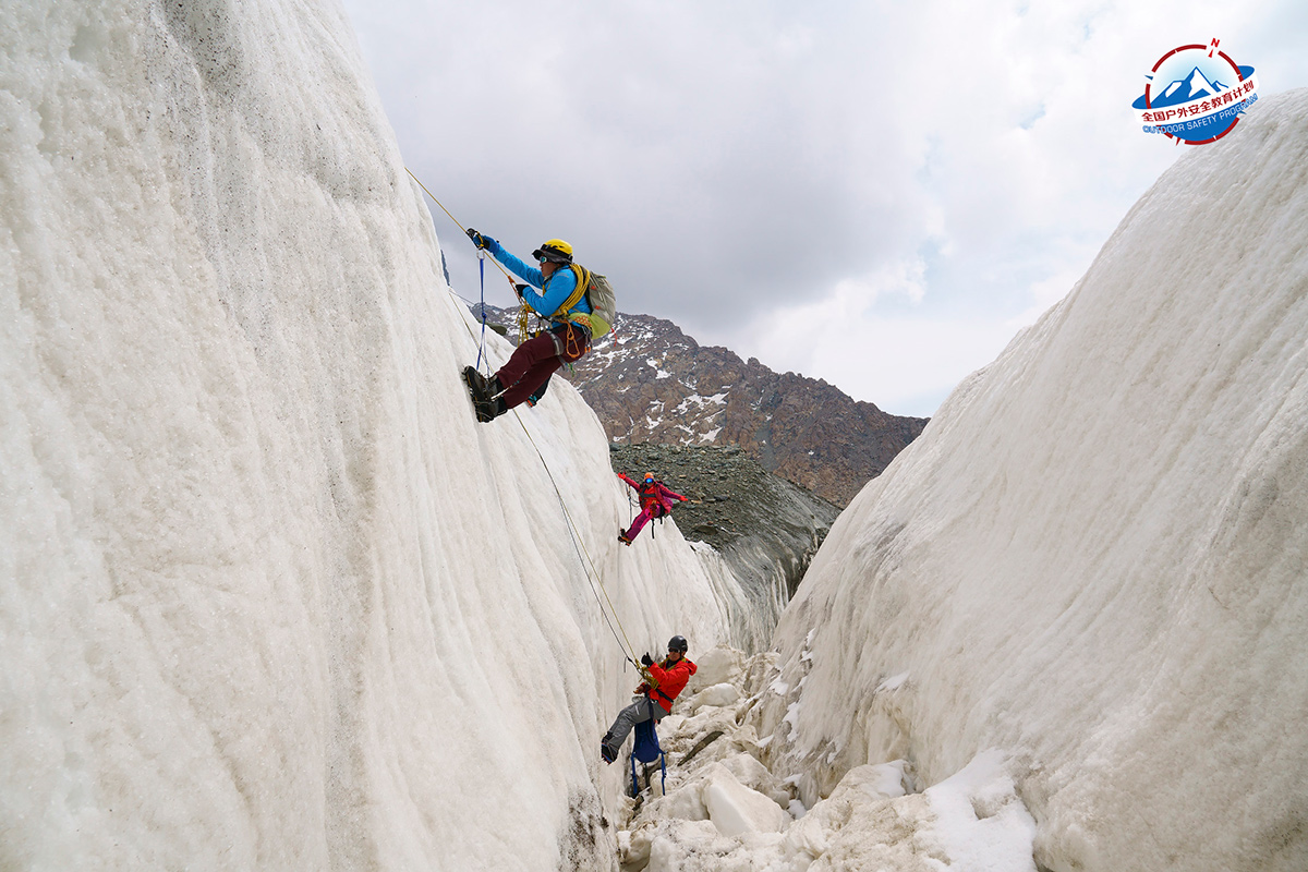 冰裂缝救援练习2_1.jpg 冰裂缝救援练习2_1.jpg