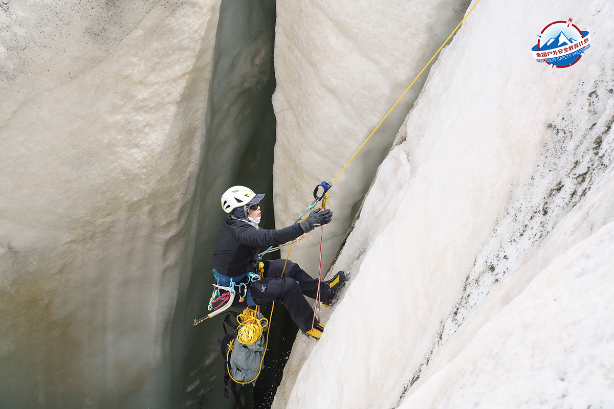 冰裂缝救援练习1_1.jpg 冰裂缝救援练习1_1.jpg