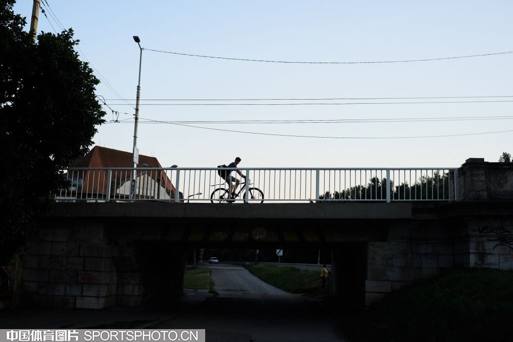 W_25233231_19093011_l.jpg W_25233231_19093011_l.jpg