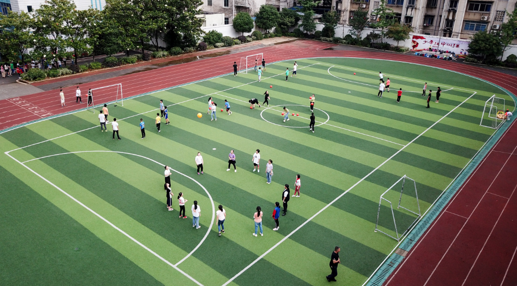 学校-体育课-健身-青少年.png 学校-体育课-健身-青少年.png