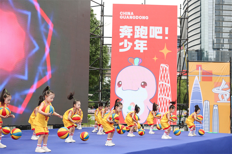 幼儿篮球展示.jpg 幼儿篮球展示.jpg